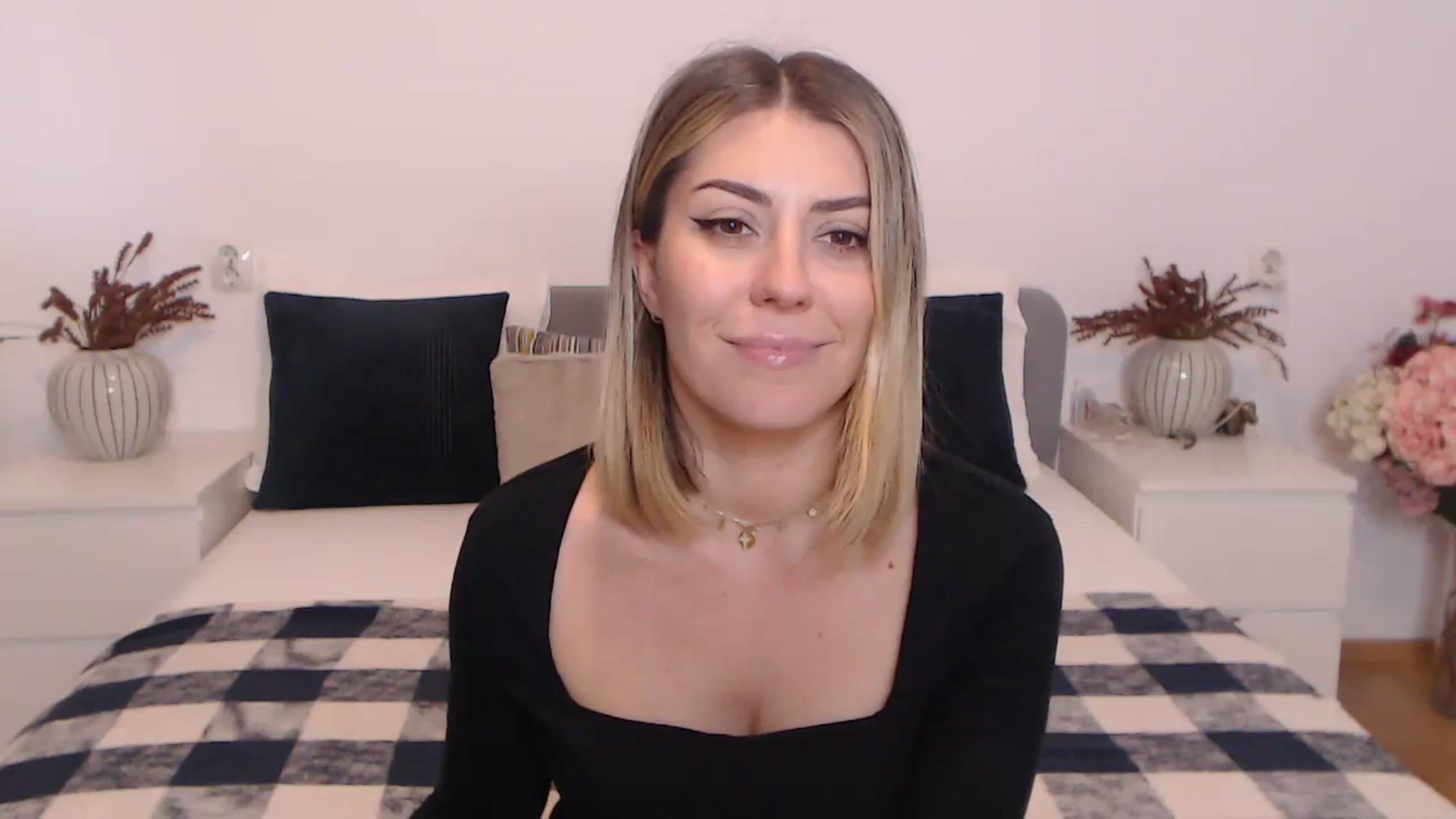 Gallery image thumbnail from BlueStocking's myfreecams stream on, 10/23/2023, 12:49 image 5 of 20