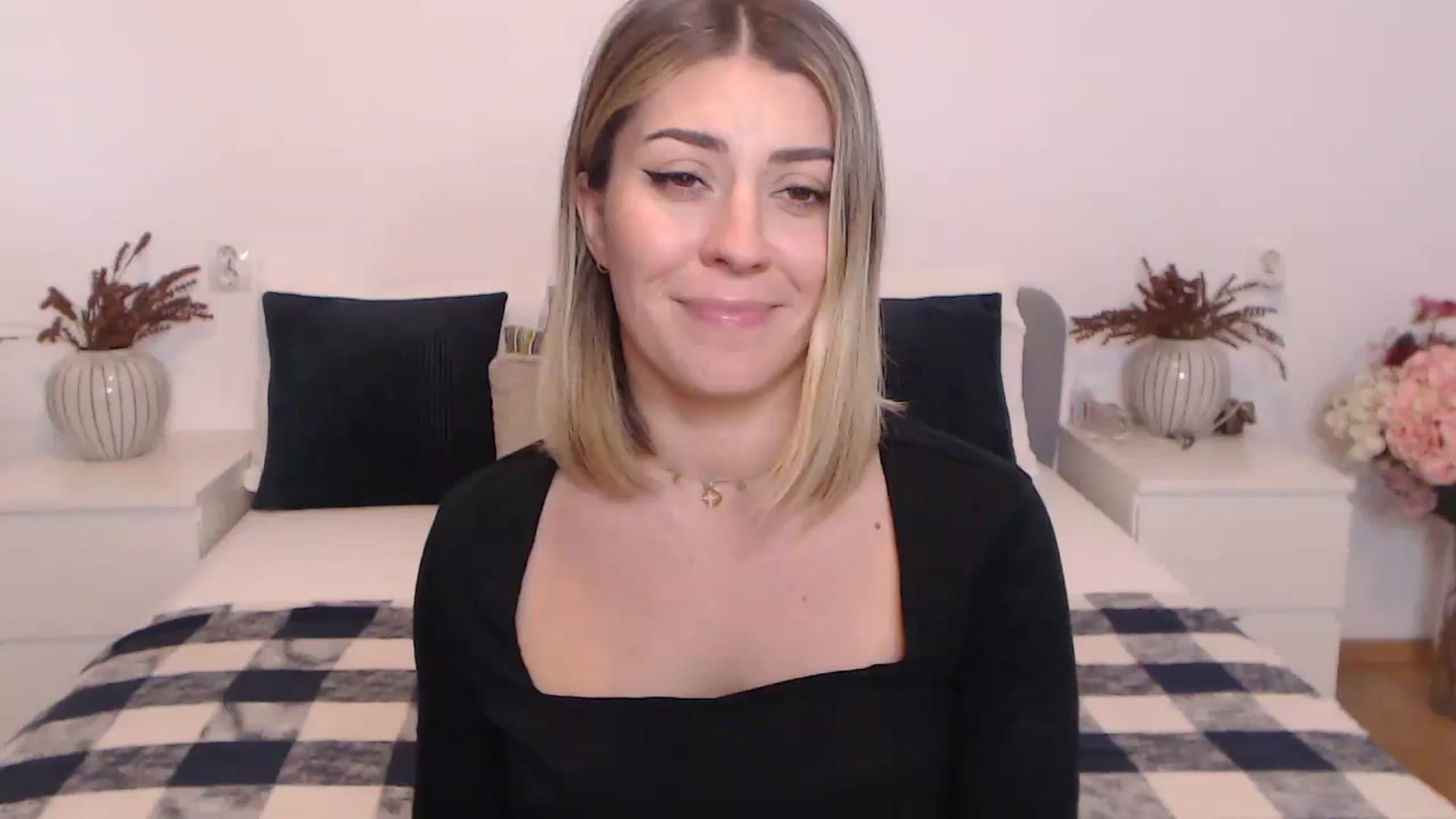 Gallery image thumbnail from BlueStocking's myfreecams stream on, 10/23/2023, 12:49 image 15 of 20