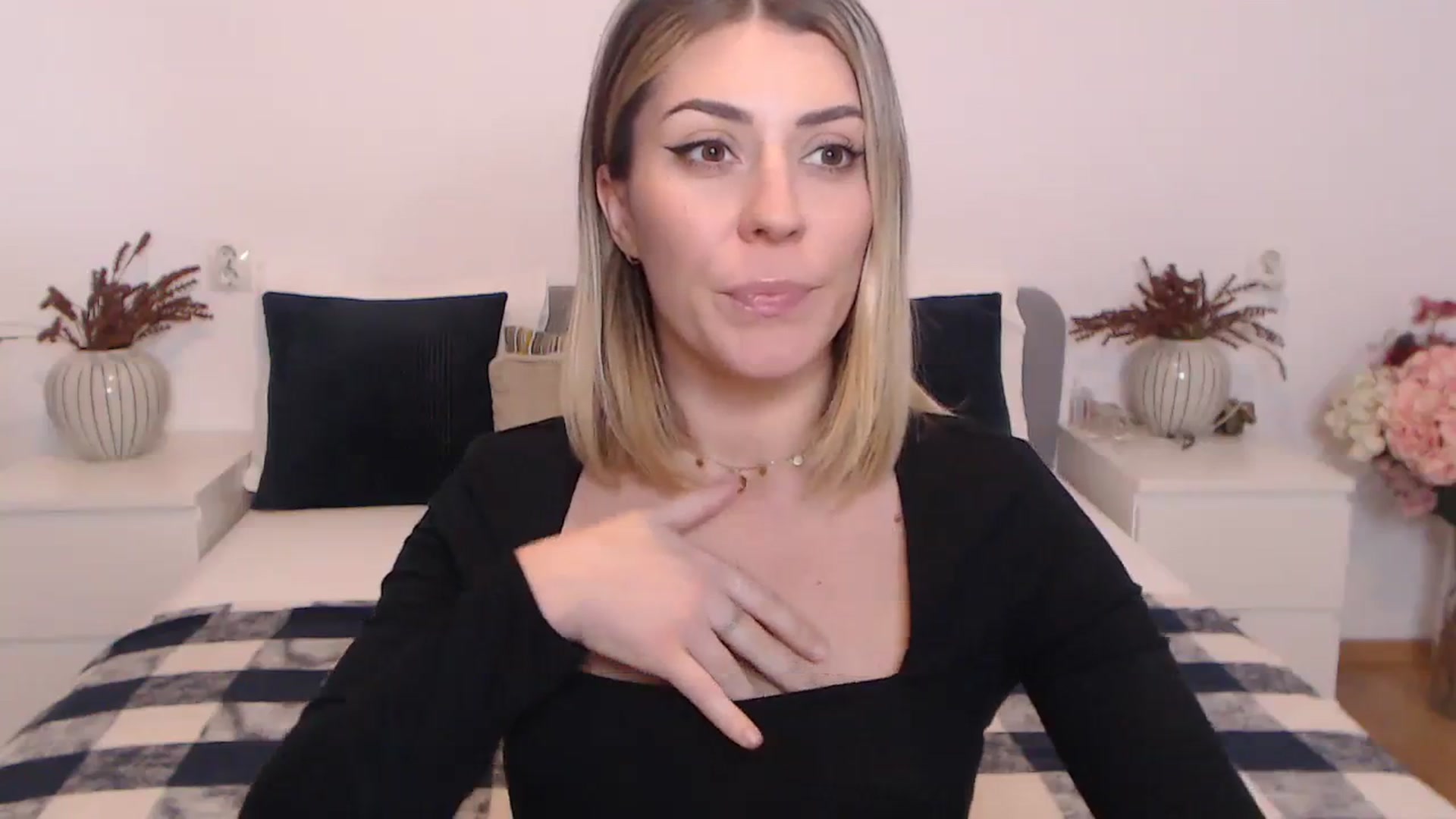 Gallery image thumbnail from BlueStocking's myfreecams stream on, 10/23/2023, 12:49 image 16 of 20