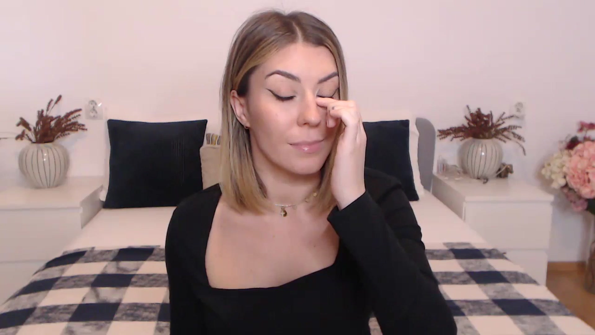 Gallery image thumbnail from BlueStocking's myfreecams stream on, 10/23/2023, 12:49 image 14 of 20