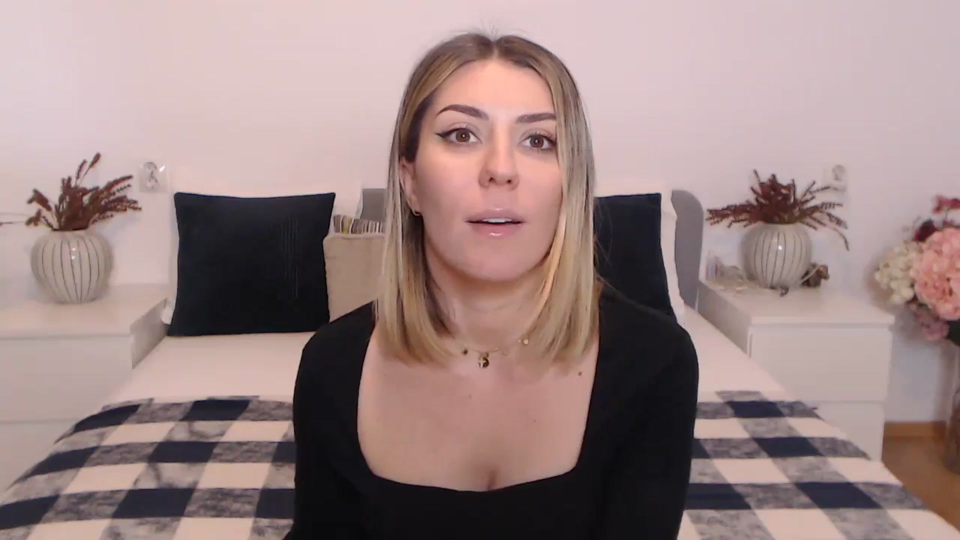 Gallery image thumbnail from BlueStocking's myfreecams stream on, 10/23/2023, 12:49 image 6 of 20