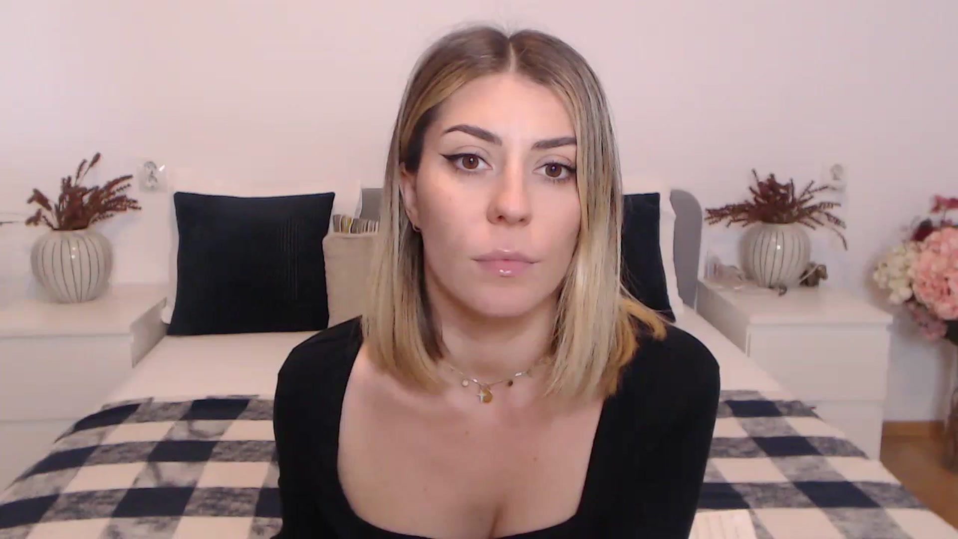 Gallery image thumbnail from BlueStocking's myfreecams stream on, 10/23/2023, 12:49 image 4 of 20