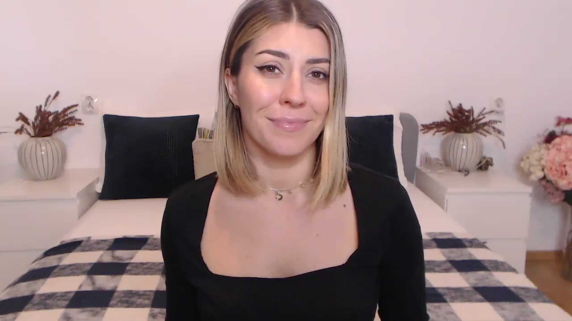 Gallery image thumbnail from BlueStocking's myfreecams stream on, 10/23/2023, 12:49 image 17 of 20