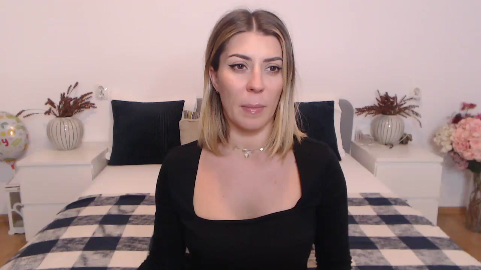 Gallery image thumbnail from BlueStocking's myfreecams stream on, 10/23/2023, 14:38 image 11 of 20