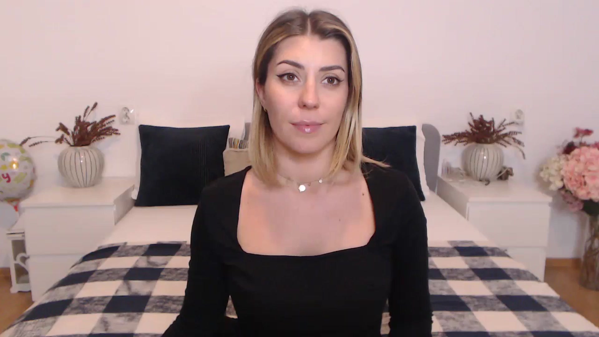 Gallery image thumbnail from BlueStocking's myfreecams stream on, 10/23/2023, 14:38 image 6 of 20