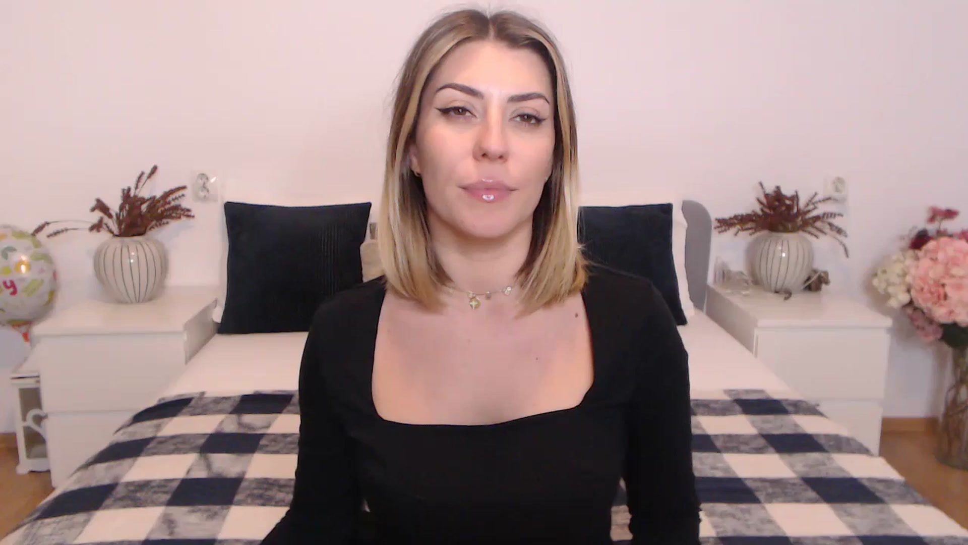 Gallery image thumbnail from BlueStocking's myfreecams stream on, 10/23/2023, 14:38 image 1 of 20