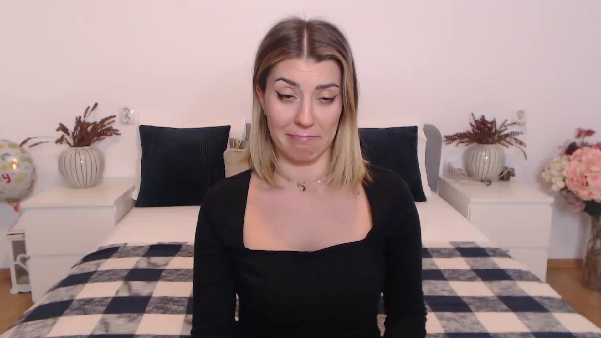 Gallery image thumbnail from BlueStocking's myfreecams stream on, 10/23/2023, 14:38 image 9 of 20