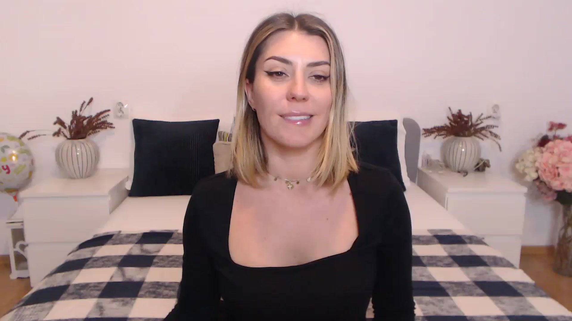 Gallery image thumbnail from BlueStocking's myfreecams stream on, 10/23/2023, 14:38 image 12 of 20