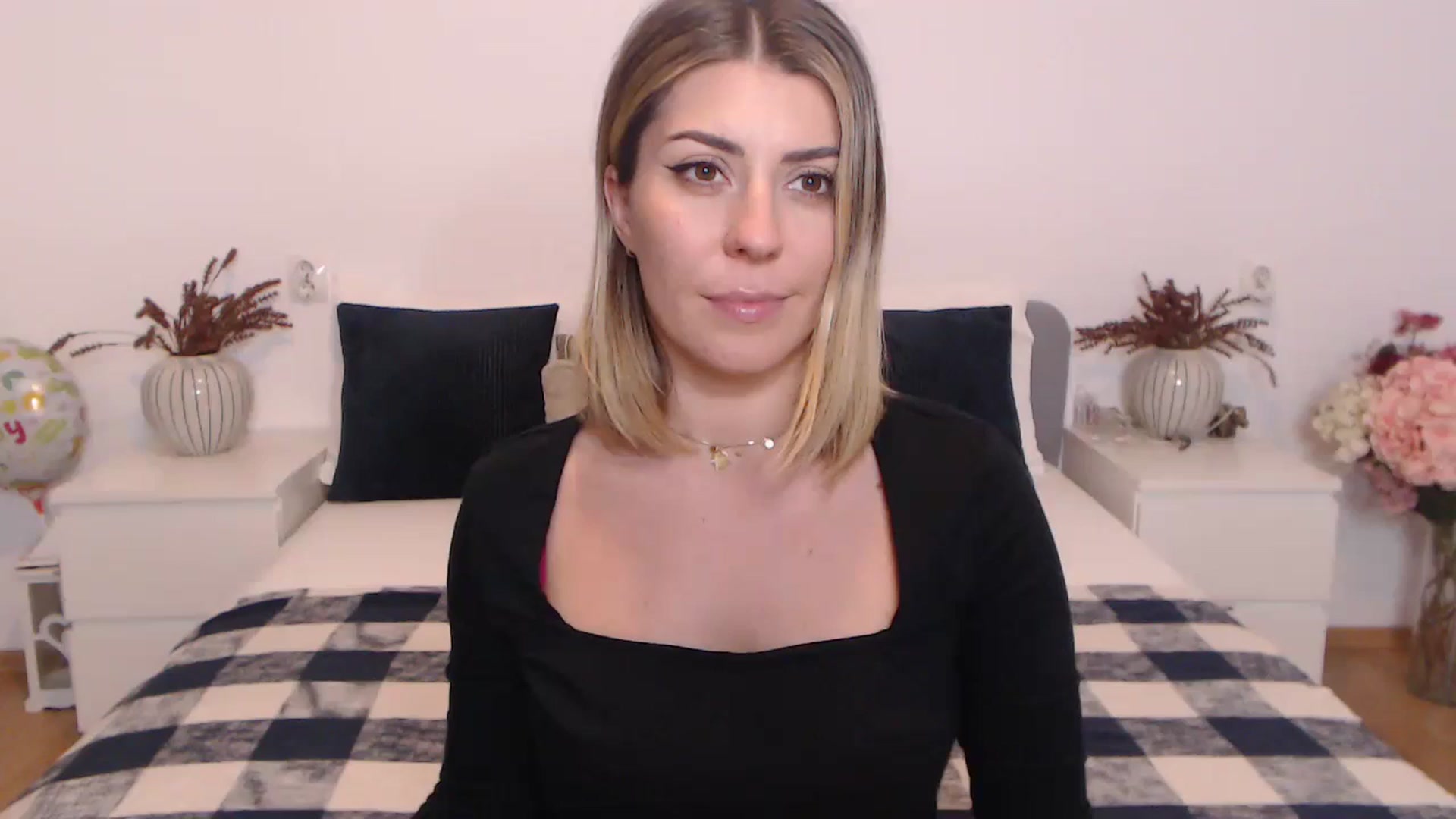 Gallery image thumbnail from BlueStocking's myfreecams stream on, 10/23/2023, 14:38 image 17 of 20
