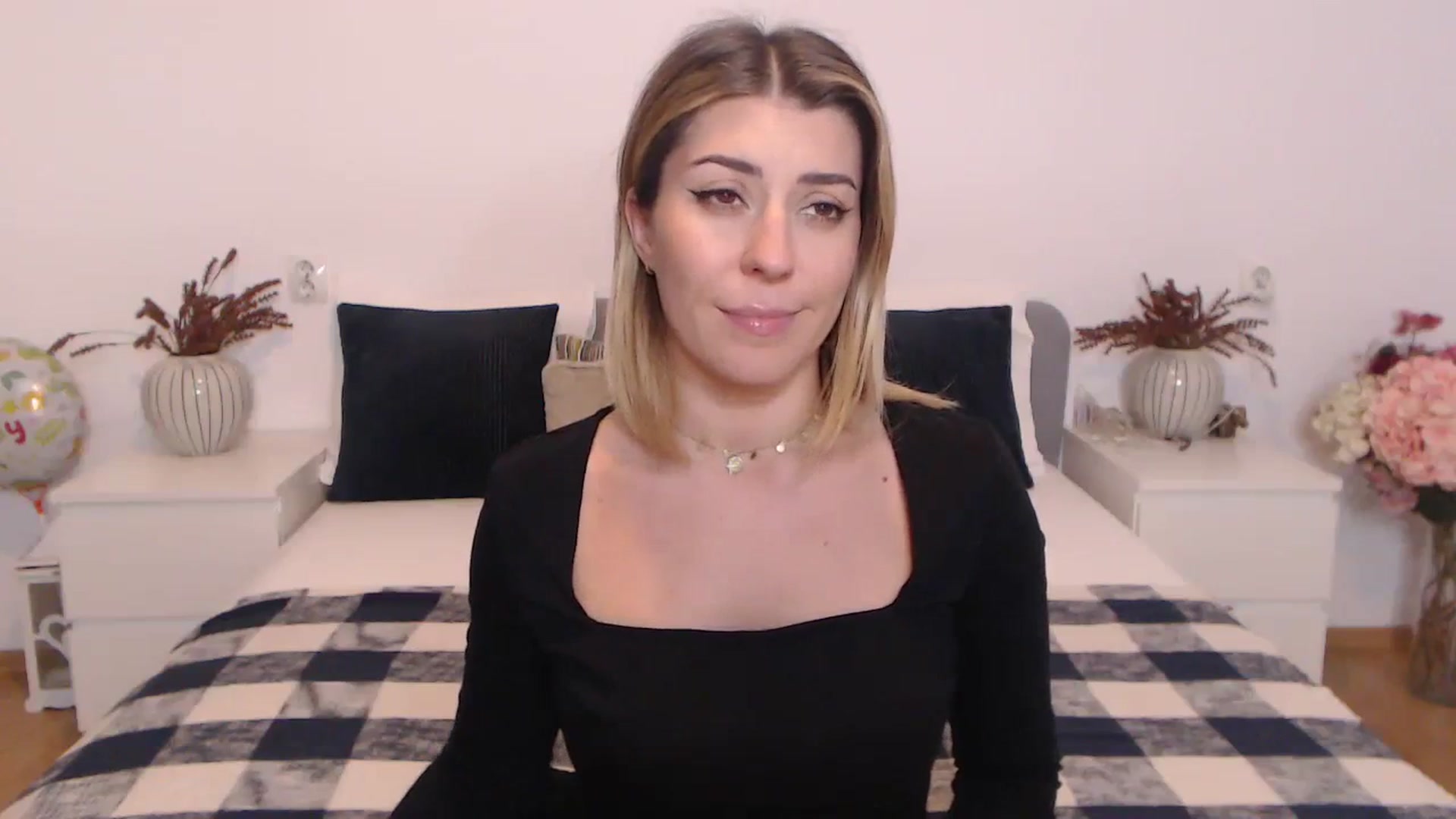 Gallery image thumbnail from BlueStocking's myfreecams stream on, 10/23/2023, 14:38 image 7 of 20