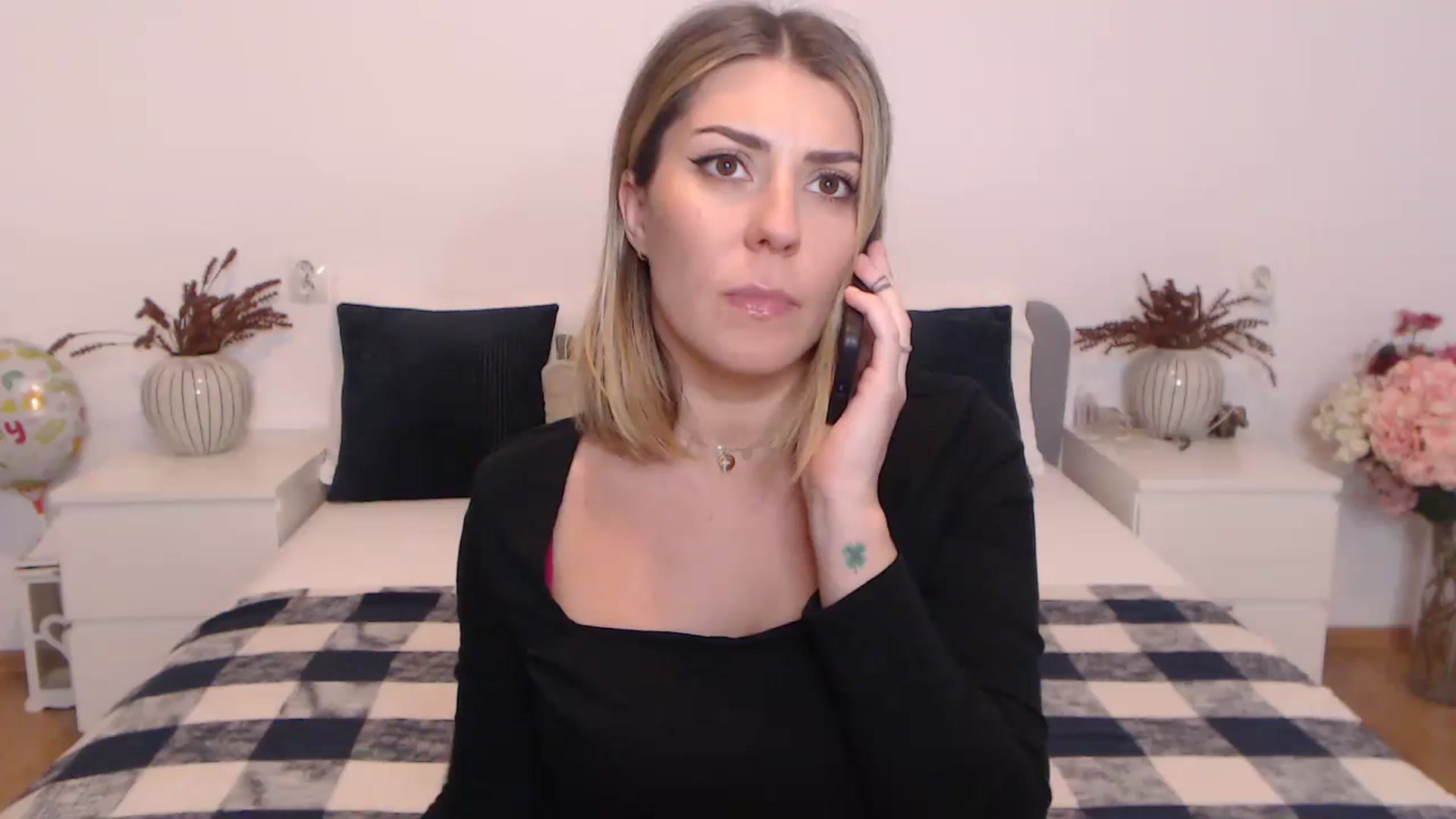 Gallery image thumbnail from BlueStocking's myfreecams stream on, 10/23/2023, 14:38 image 19 of 20