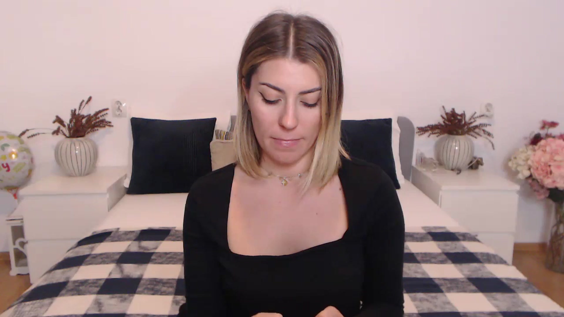 Gallery image thumbnail from BlueStocking's myfreecams stream on, 10/23/2023, 14:38 image 15 of 20
