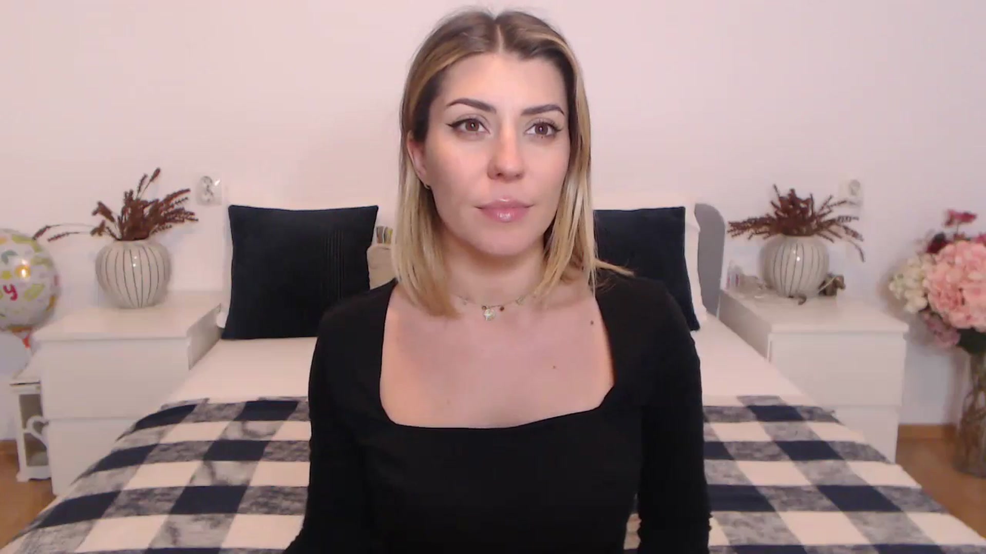 Gallery image thumbnail from BlueStocking's myfreecams stream on, 10/23/2023, 14:38 image 5 of 20