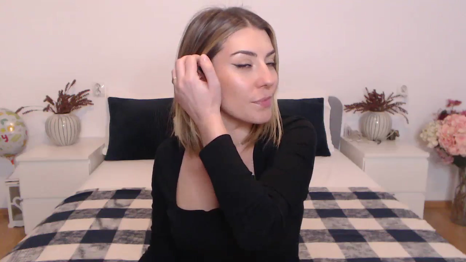 Gallery image thumbnail from BlueStocking's myfreecams stream on, 10/23/2023, 14:38 image 14 of 20