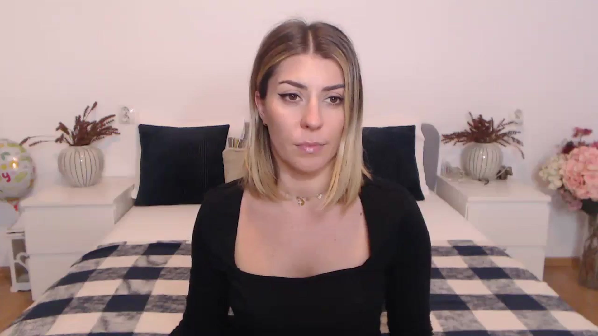 Gallery image thumbnail from BlueStocking's myfreecams stream on, 10/23/2023, 14:38 image 16 of 20