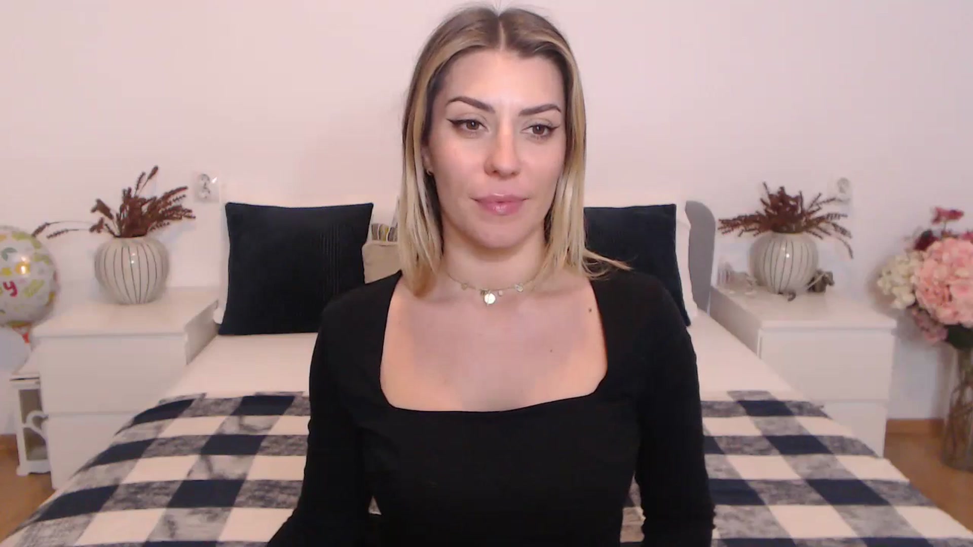 Gallery image thumbnail from BlueStocking's myfreecams stream on, 10/23/2023, 14:38 image 3 of 20