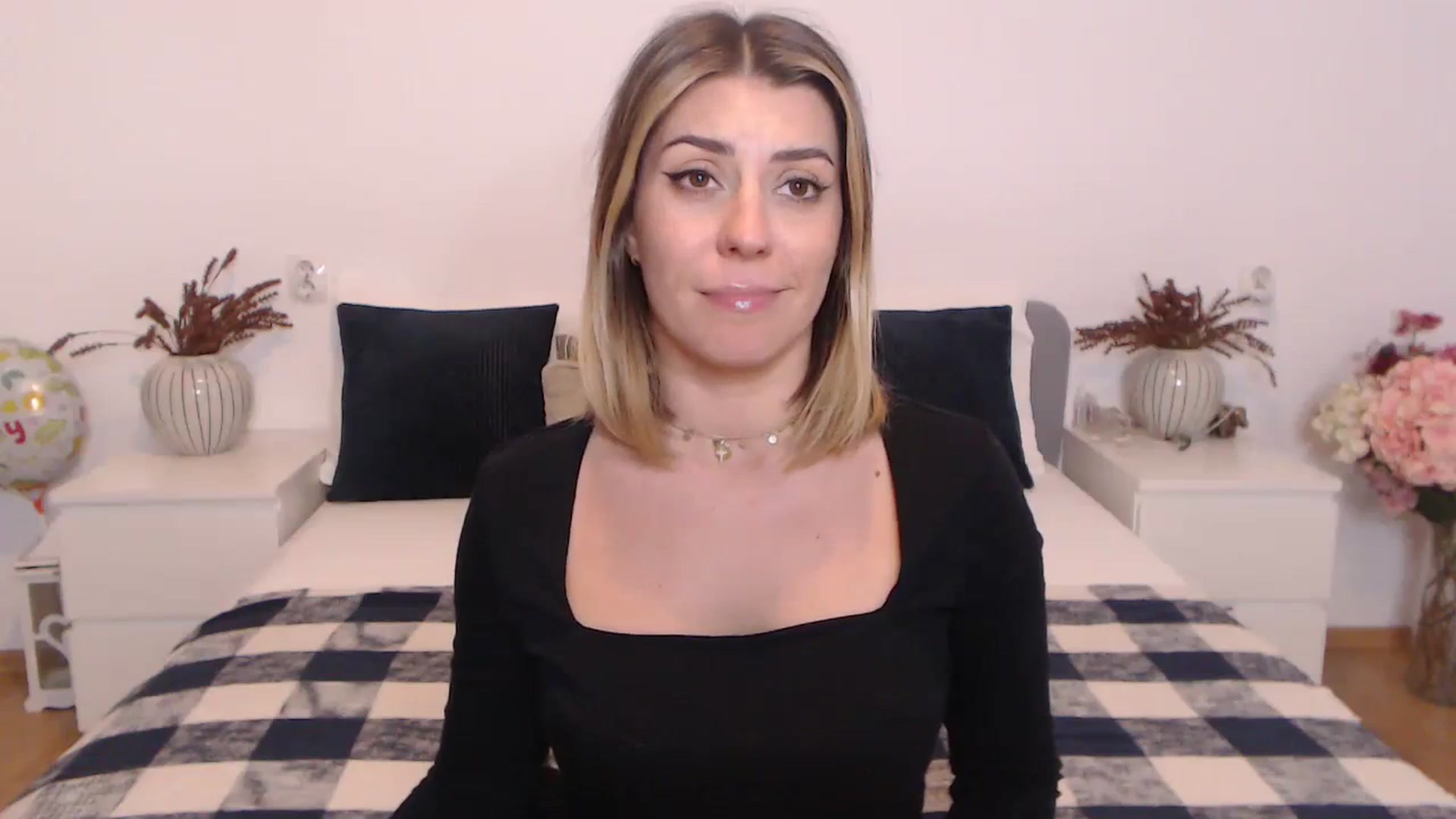 Gallery image thumbnail from BlueStocking's myfreecams stream on, 10/23/2023, 14:38 image 2 of 20