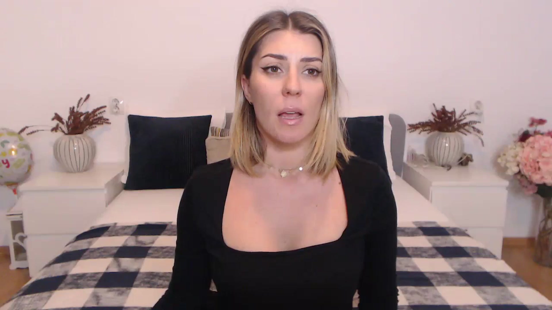 Gallery image thumbnail from BlueStocking's myfreecams stream on, 10/23/2023, 14:38 image 10 of 20