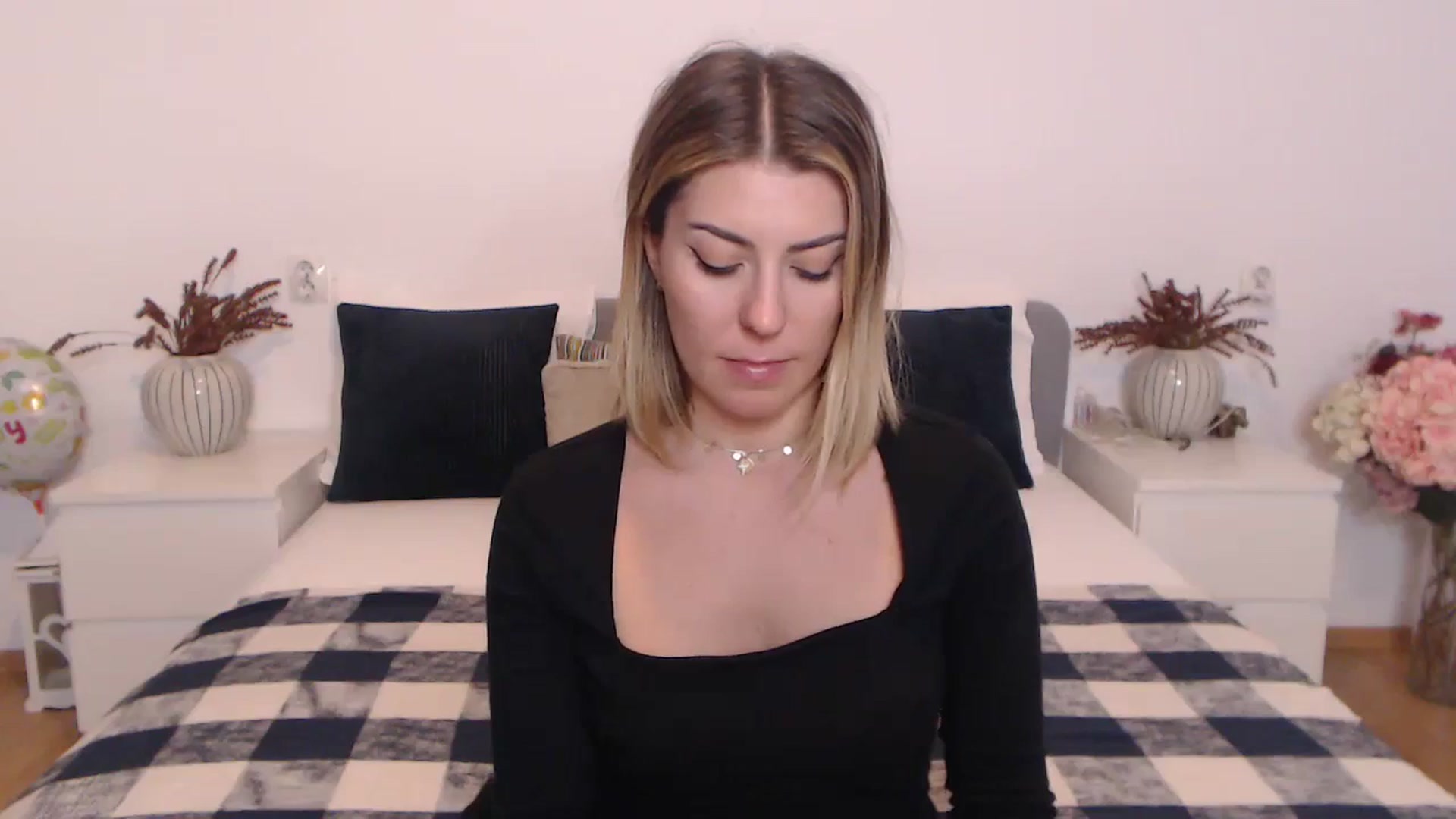 Gallery image thumbnail from BlueStocking's myfreecams stream on, 10/23/2023, 14:38 image 13 of 20