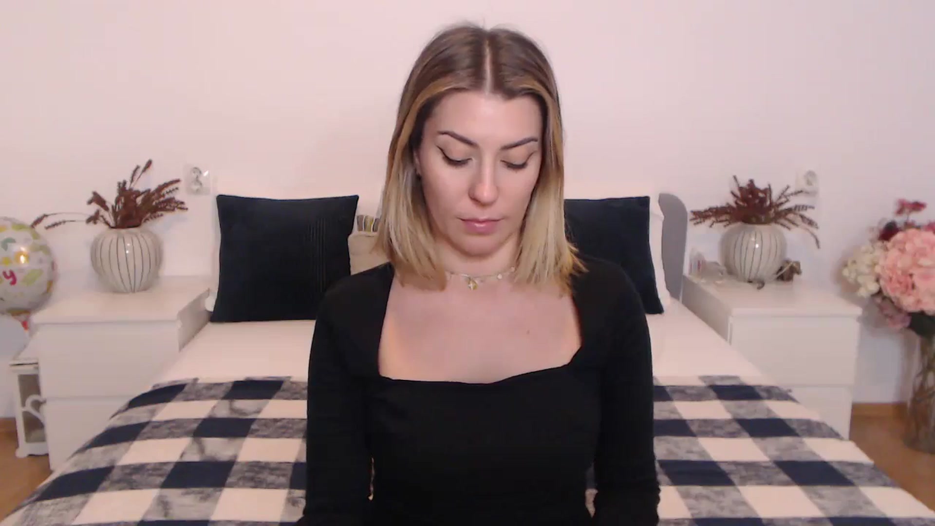 Gallery image thumbnail from BlueStocking's myfreecams stream on, 10/23/2023, 14:38 image 8 of 20
