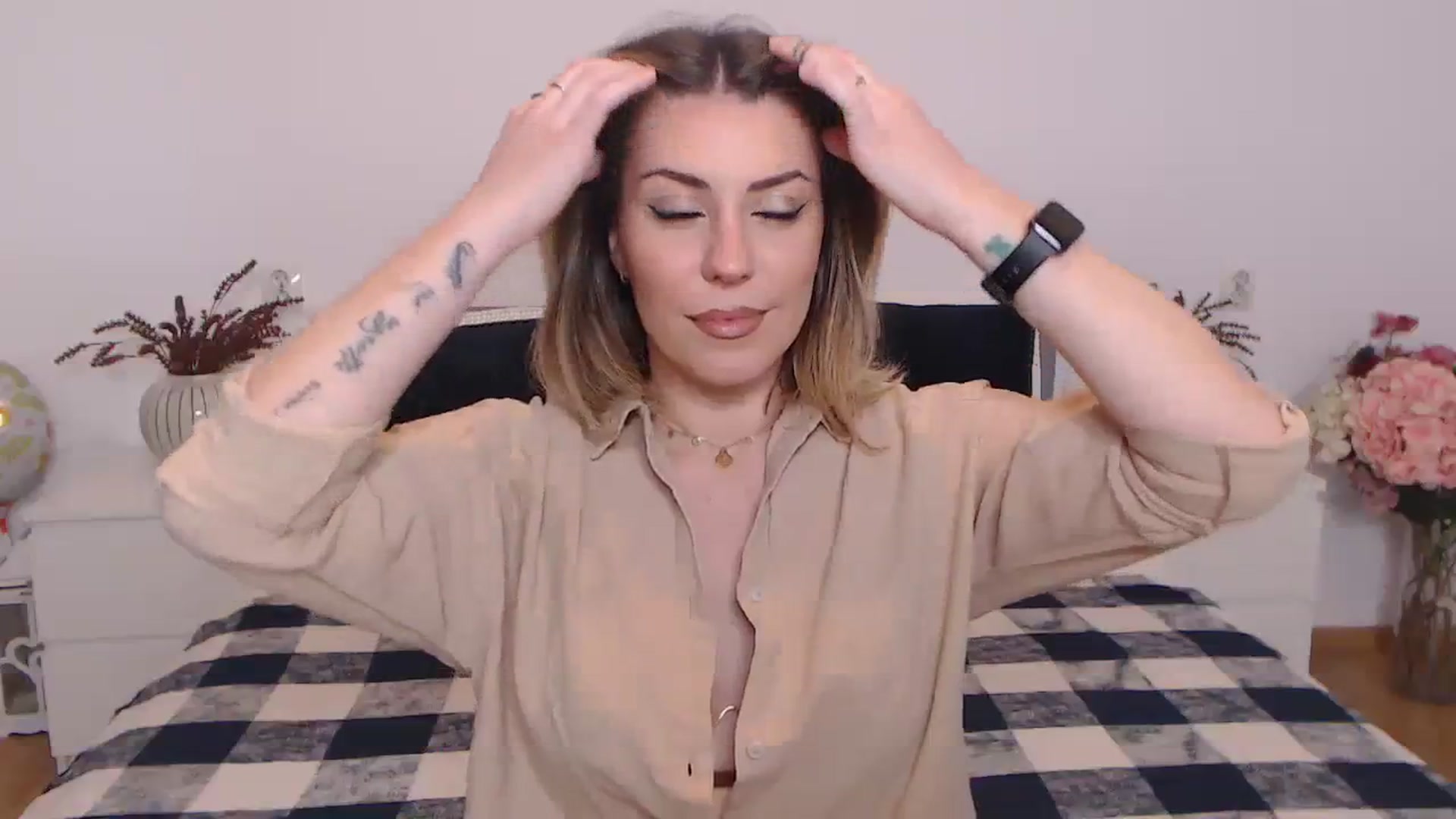 Gallery image thumbnail from BlueStocking's myfreecams stream on, 10/24/2023, 14:43 image 3 of 20