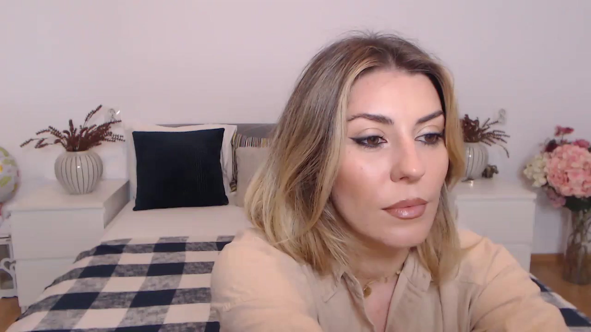 Gallery image thumbnail from BlueStocking's myfreecams stream on, 10/24/2023, 14:43 image 15 of 20