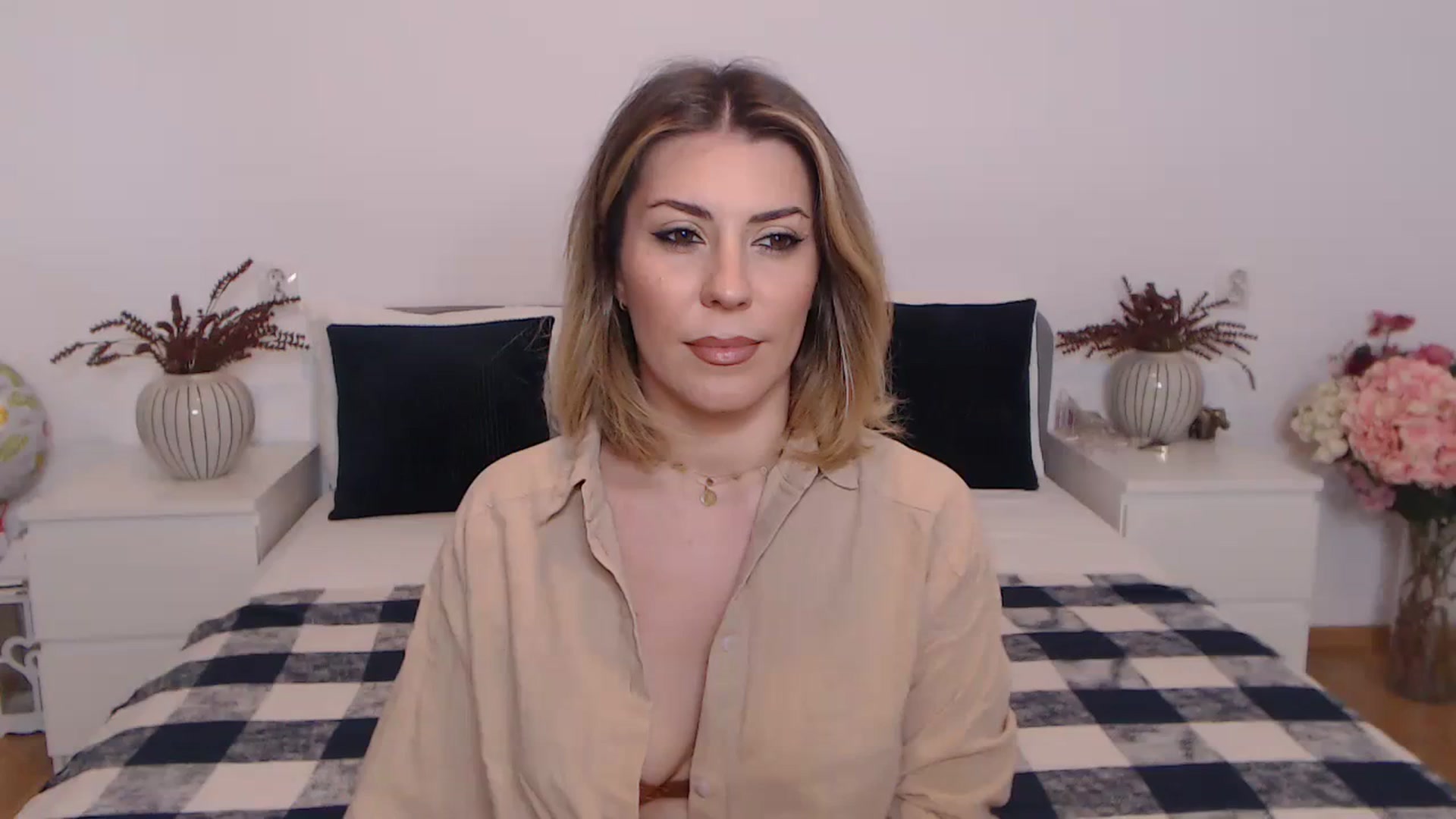 Gallery image thumbnail from BlueStocking's myfreecams stream on, 10/24/2023, 14:43 image 12 of 20