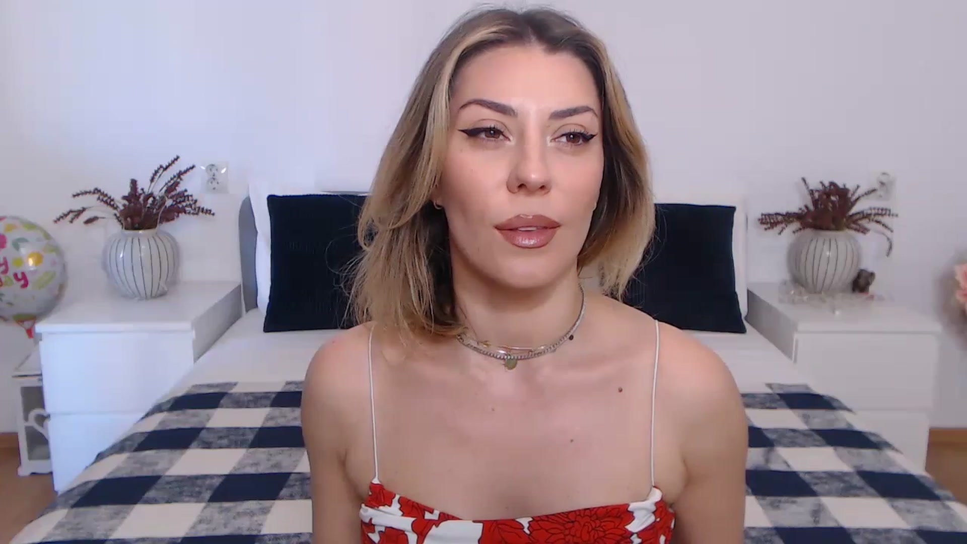 Gallery image thumbnail from BlueStocking's myfreecams stream on, 10/26/2023, 11:59 image 8 of 20