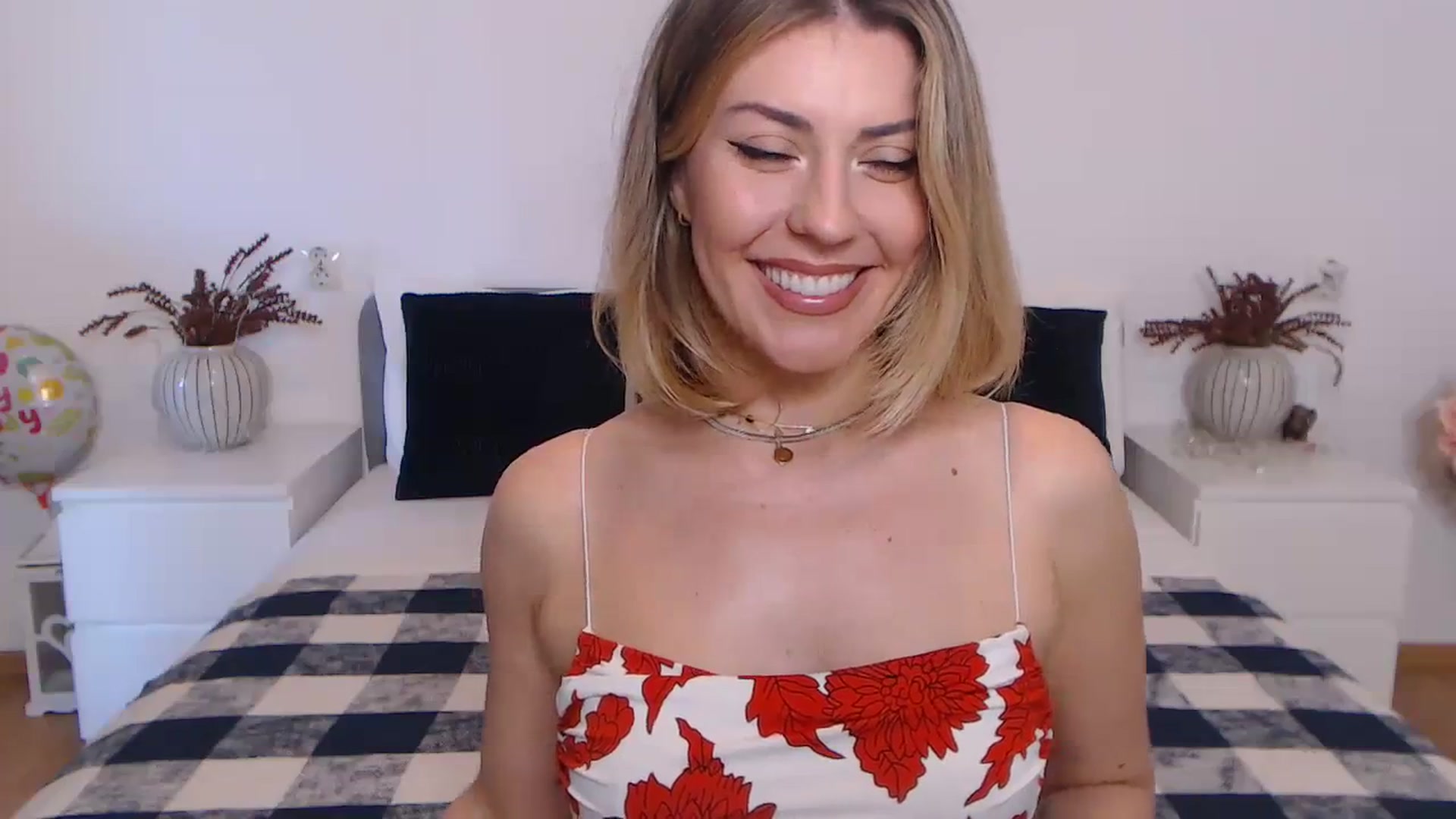 Gallery image thumbnail from BlueStocking's myfreecams stream on, 10/26/2023, 11:59 image 18 of 20