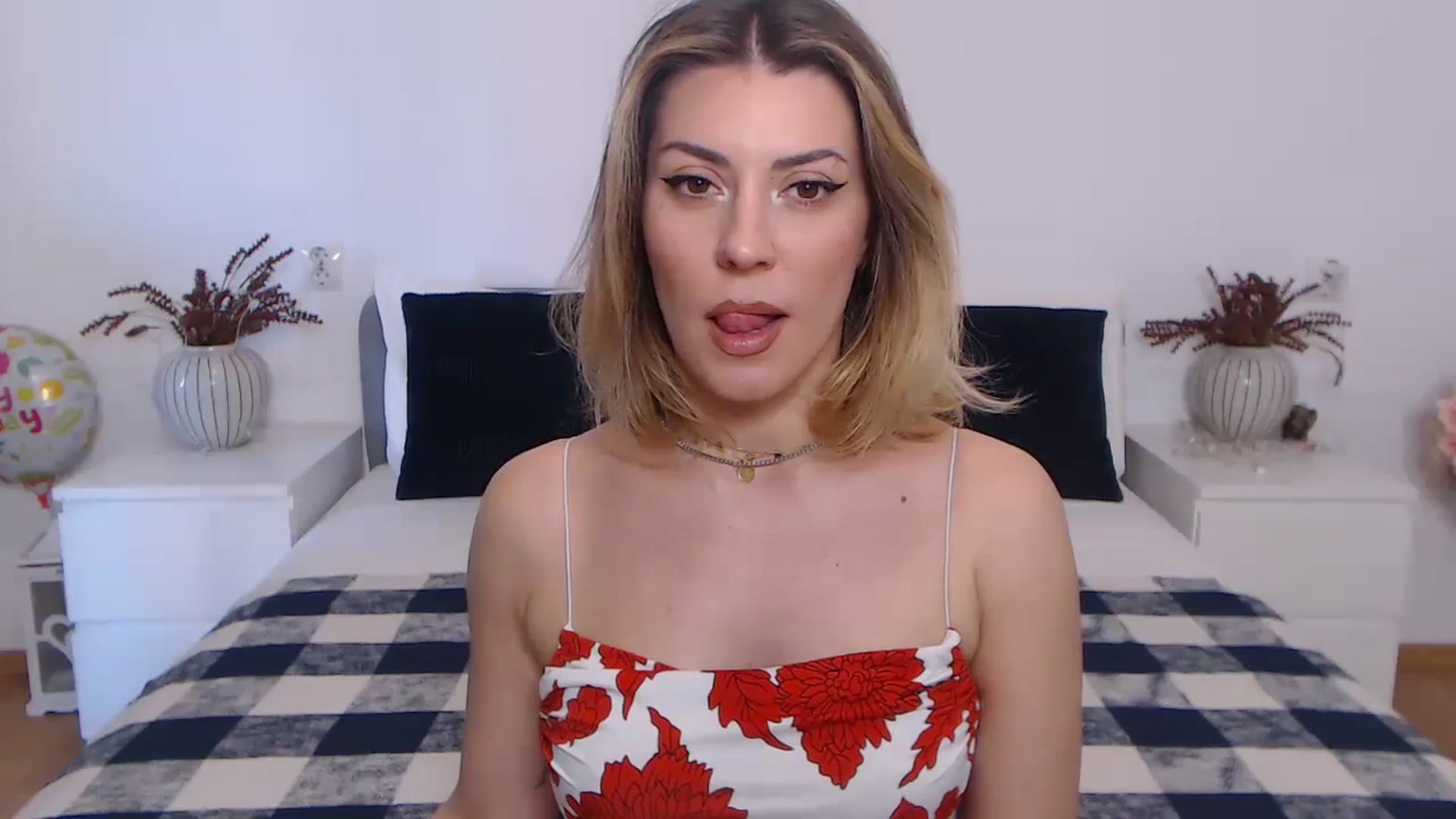 Gallery image thumbnail from BlueStocking's myfreecams stream on, 10/26/2023, 11:59 image 11 of 20
