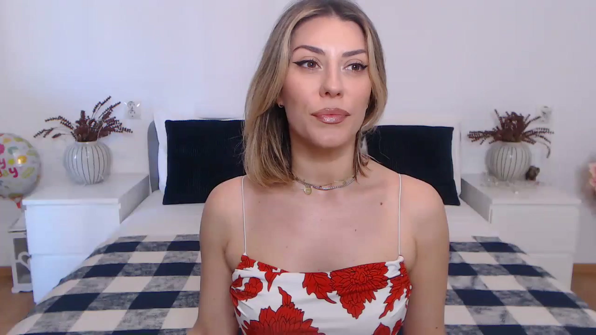 Gallery image thumbnail from BlueStocking's myfreecams stream on, 10/26/2023, 11:59 image 5 of 20