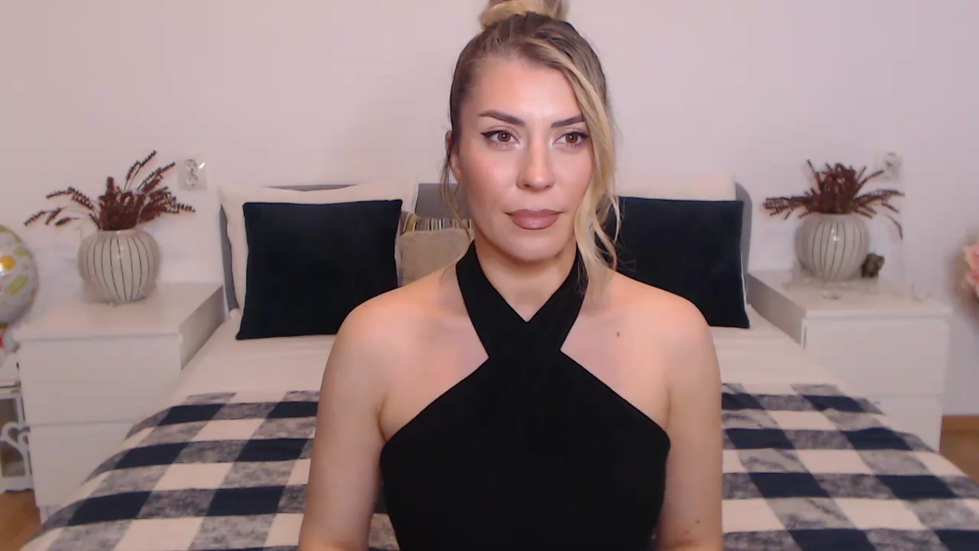 Gallery image thumbnail from BlueStocking's myfreecams stream on, 10/27/2023, 18:07 image 20 of 20