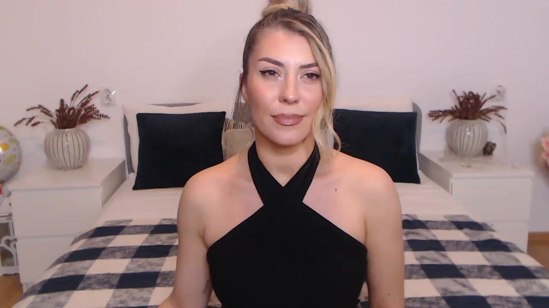 Gallery image thumbnail from BlueStocking's myfreecams stream on, 10/27/2023, 18:07 image 3 of 20