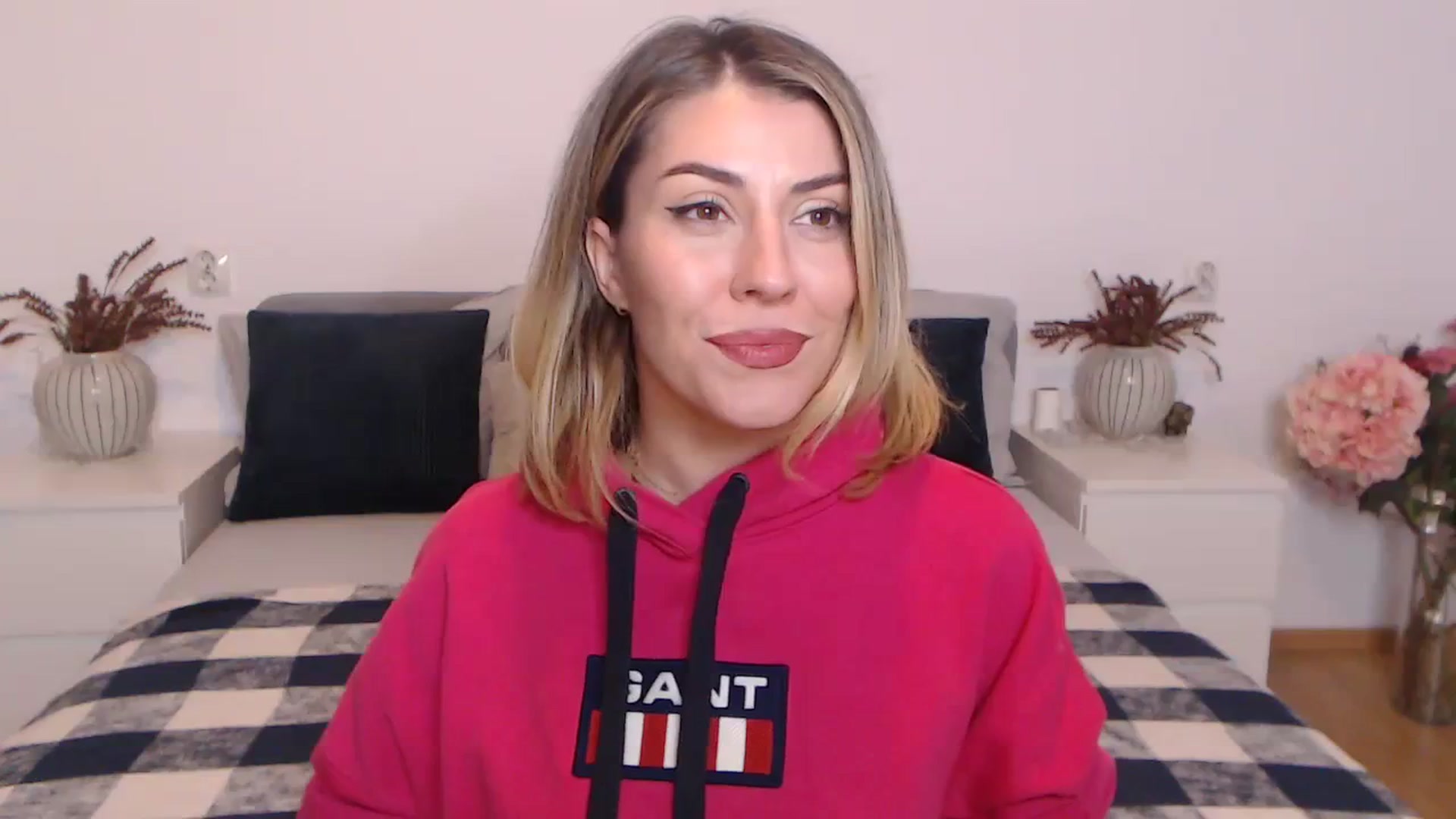 Gallery image thumbnail from BlueStocking's myfreecams stream on, 10/29/2023, 18:06 image 18 of 20