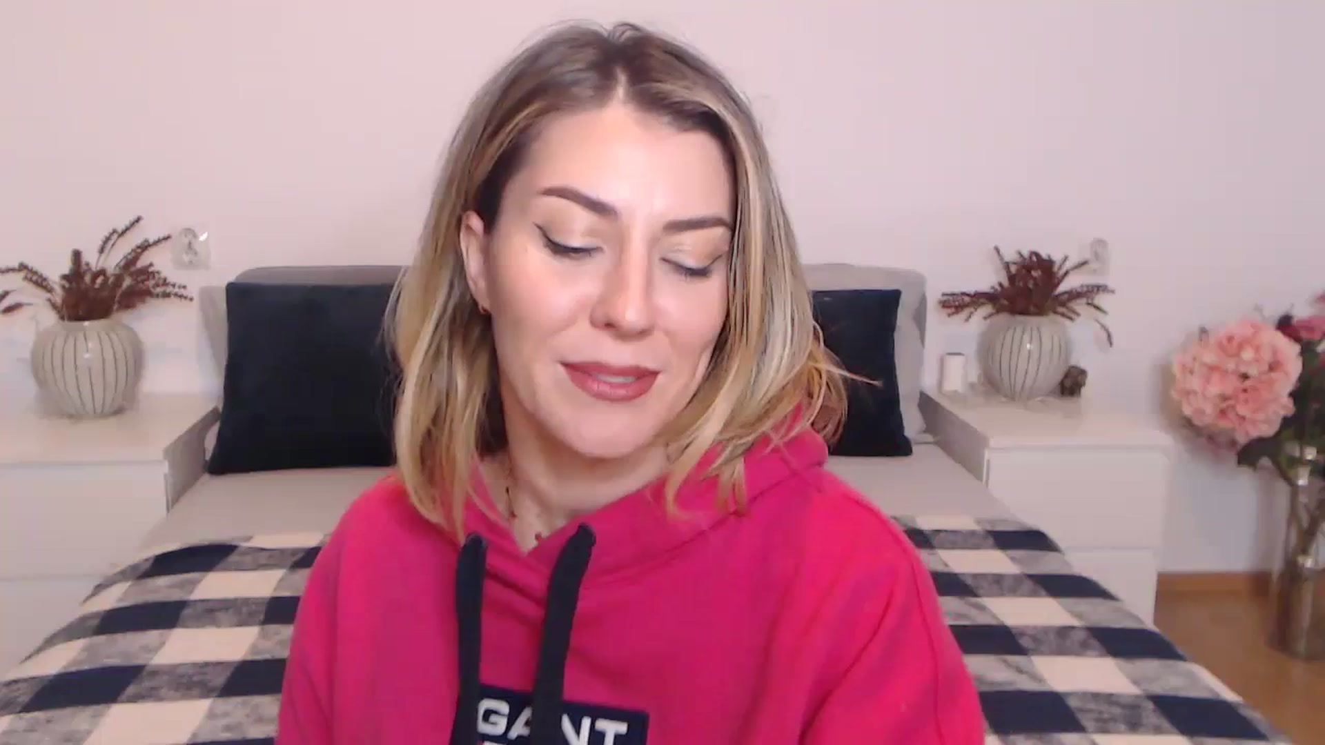 Gallery image thumbnail from BlueStocking's myfreecams stream on, 10/29/2023, 18:06 image 15 of 20