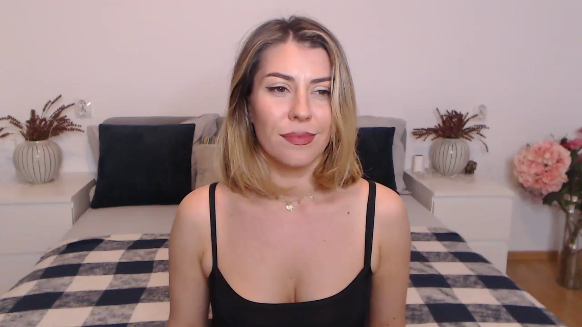 Gallery image thumbnail from BlueStocking's myfreecams stream on, 10/29/2023, 18:55 image 3 of 20