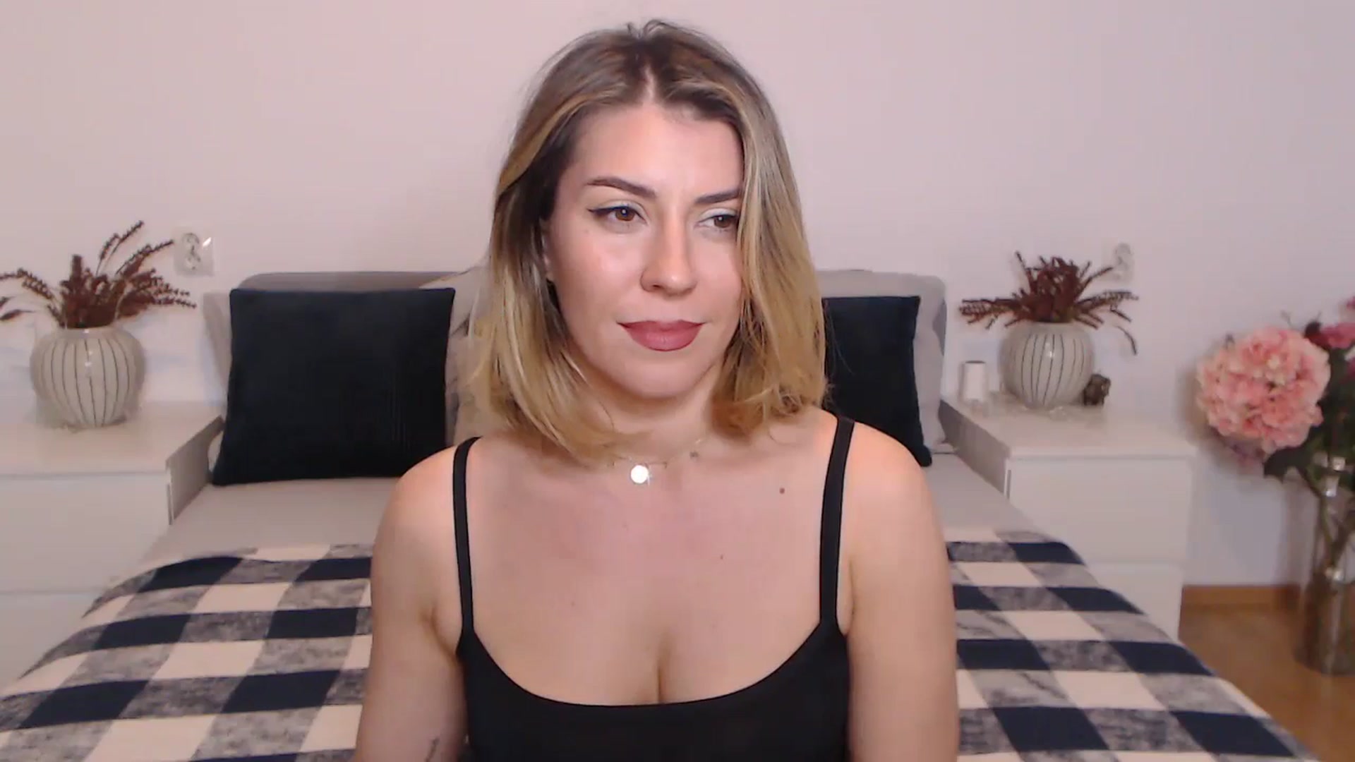 Gallery image thumbnail from BlueStocking's myfreecams stream on, 10/29/2023, 18:55 image 5 of 20