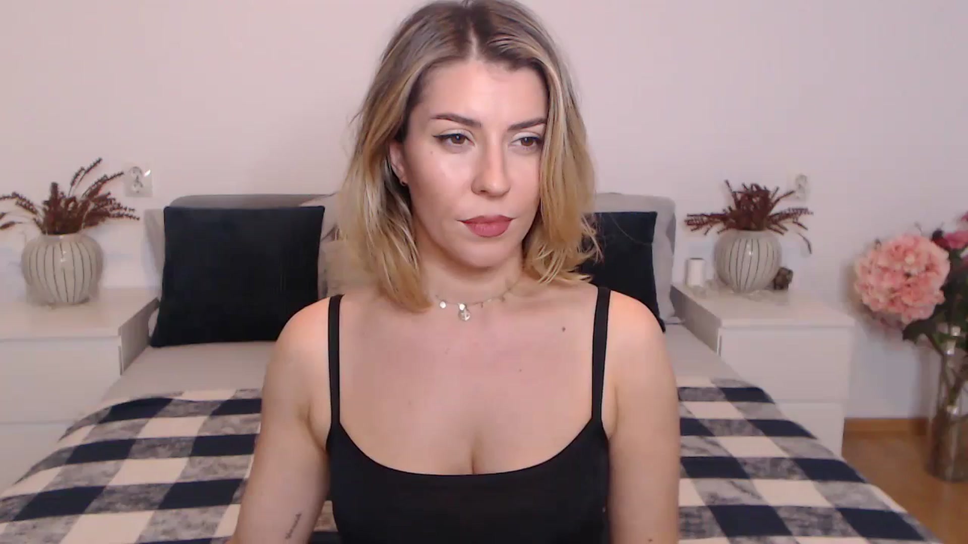Gallery image thumbnail from BlueStocking's myfreecams stream on, 10/29/2023, 18:55 image 15 of 20