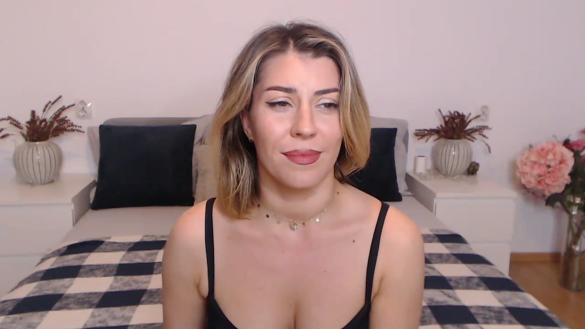 Gallery image thumbnail from BlueStocking's myfreecams stream on, 10/29/2023, 18:55 image 10 of 20