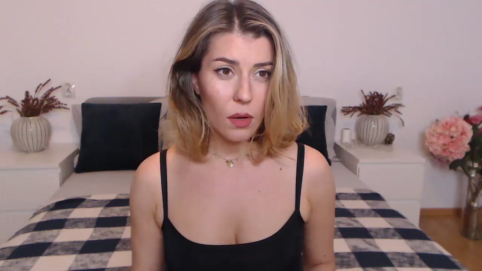 Gallery image thumbnail from BlueStocking's myfreecams stream on, 10/29/2023, 18:55 image 19 of 20