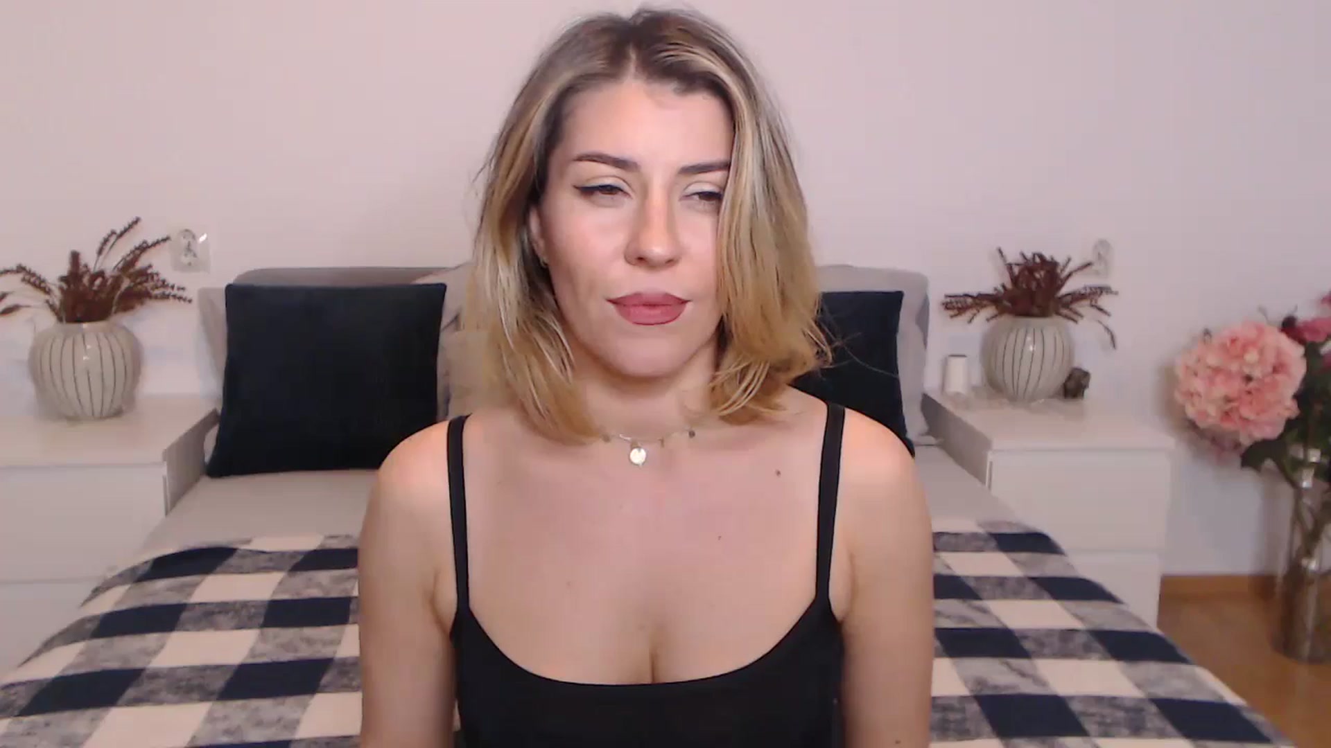 Gallery image thumbnail from BlueStocking's myfreecams stream on, 10/29/2023, 18:55 image 16 of 20