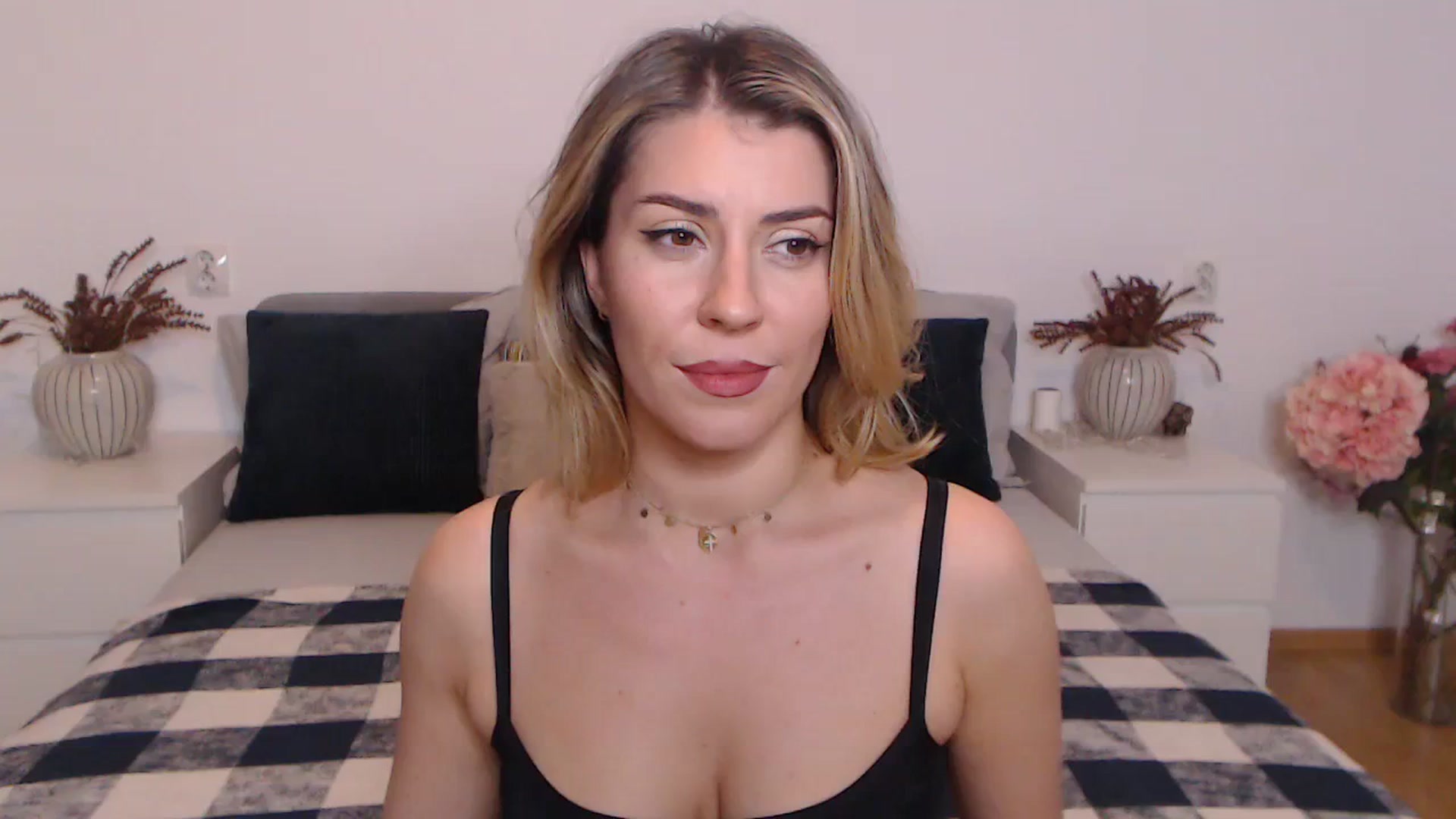 Gallery image thumbnail from BlueStocking's myfreecams stream on, 10/29/2023, 18:55 image 13 of 20
