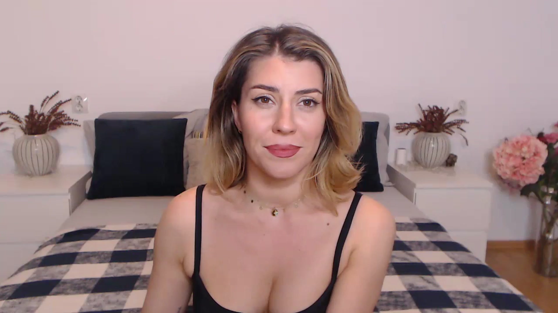 Gallery image thumbnail from BlueStocking's myfreecams stream on, 10/29/2023, 18:55 image 9 of 20