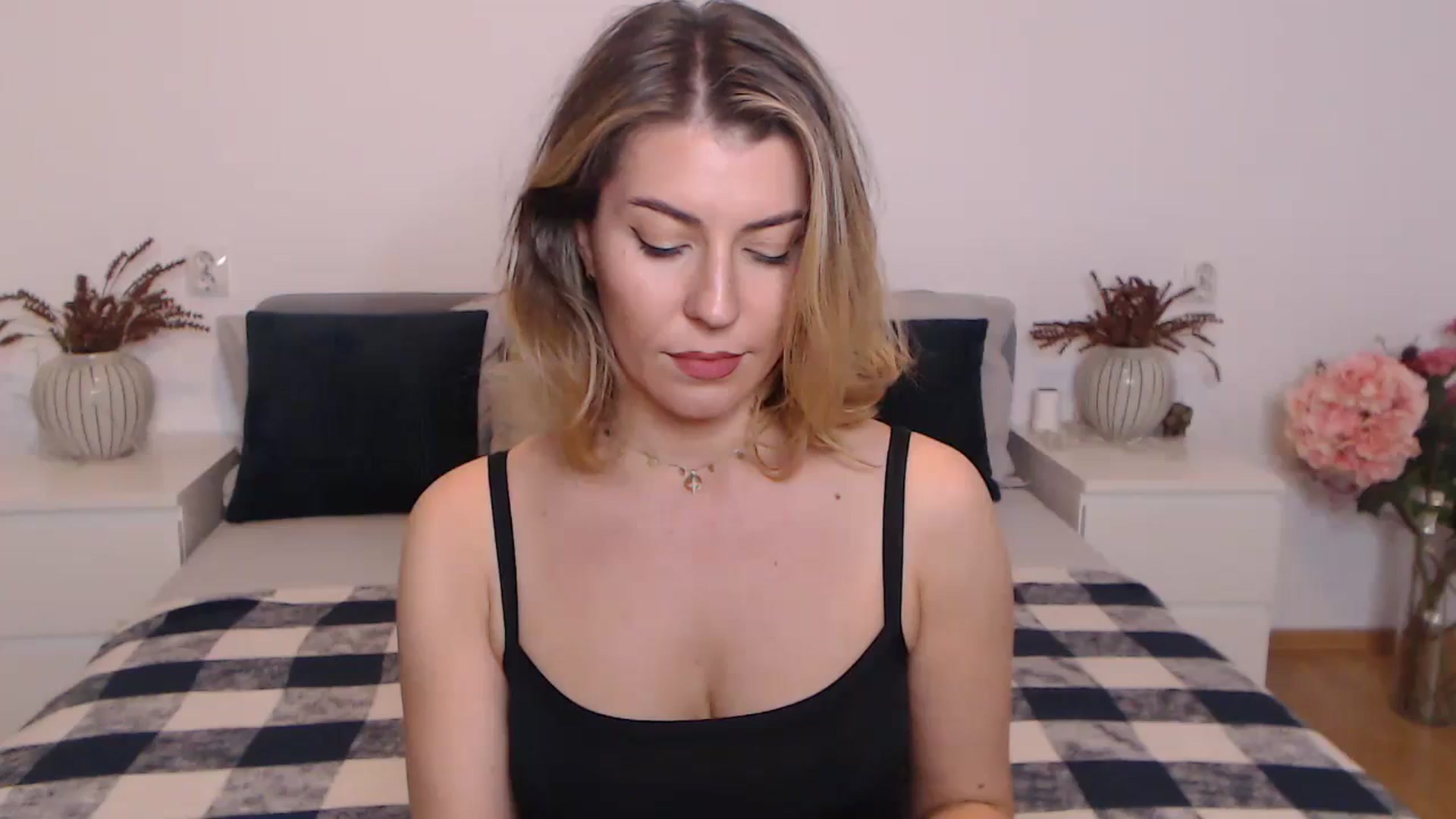 Gallery image thumbnail from BlueStocking's myfreecams stream on, 10/29/2023, 18:55 image 20 of 20