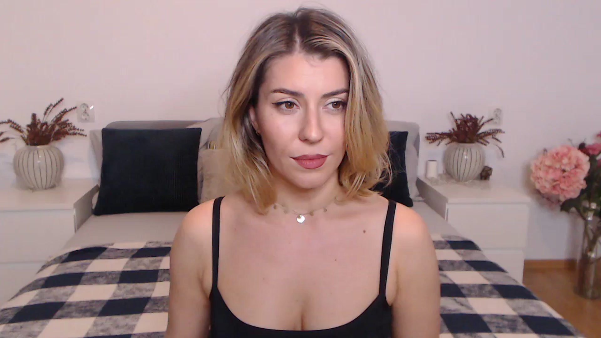 Gallery image thumbnail from BlueStocking's myfreecams stream on, 10/29/2023, 18:55 image 14 of 20