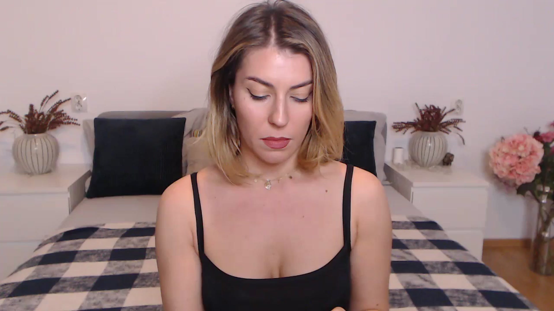 Gallery image thumbnail from BlueStocking's myfreecams stream on, 10/29/2023, 18:55 image 4 of 20