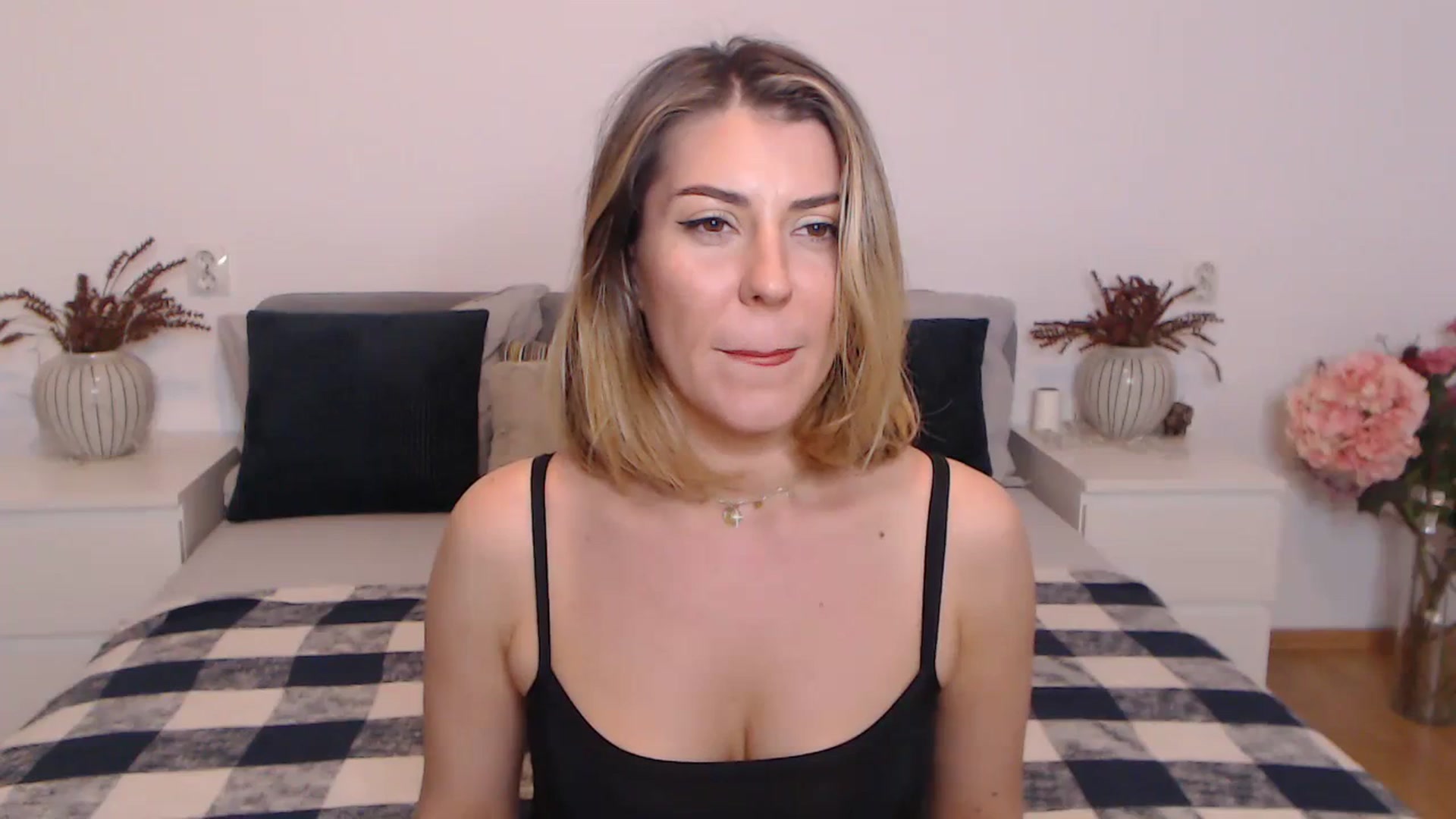 Gallery image thumbnail from BlueStocking's myfreecams stream on, 10/29/2023, 18:55 image 2 of 20