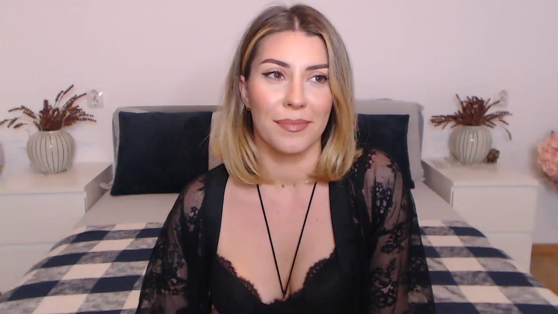Gallery image thumbnail from BlueStocking's myfreecams stream on, 10/30/2023, 16:06 image 18 of 20