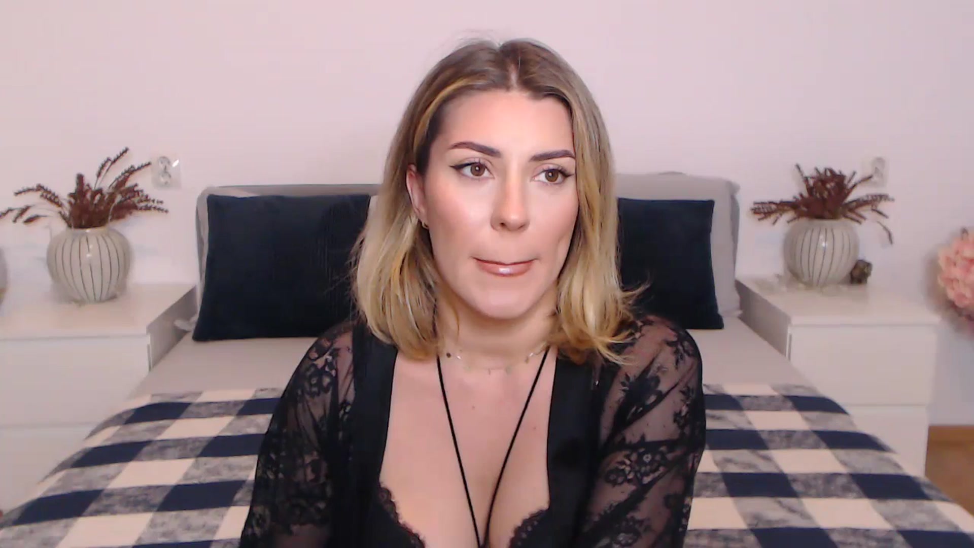 Gallery image thumbnail from BlueStocking's myfreecams stream on, 10/30/2023, 16:06 image 4 of 20