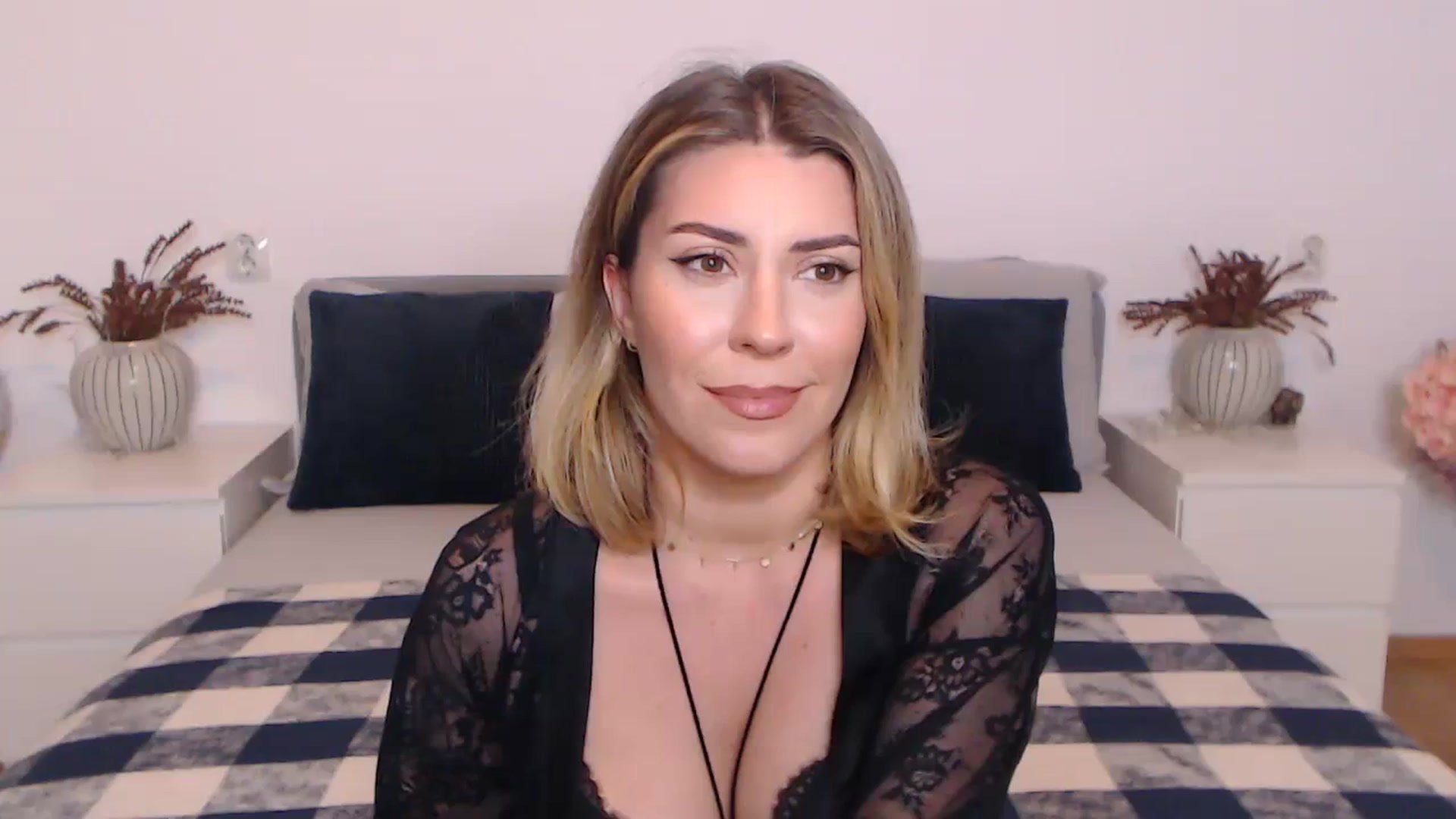 Gallery image thumbnail from BlueStocking's myfreecams stream on, 10/30/2023, 16:06 image 6 of 20